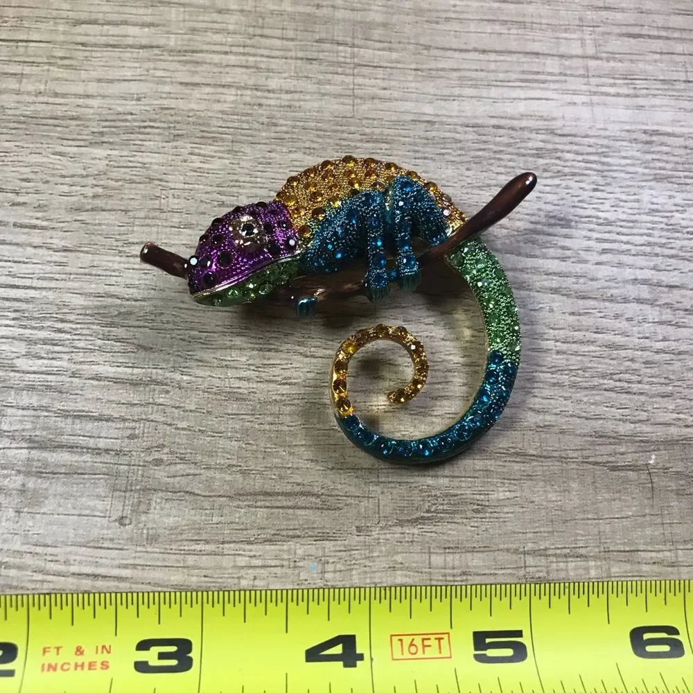 Chameleon Rhinestone Chameleon Lizard Brooch Stunner brooch!!!